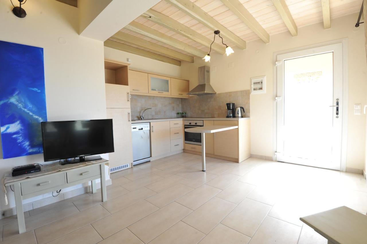 Villa Theodora View Apartments Zeys Agios Georgios Pagon Esterno foto